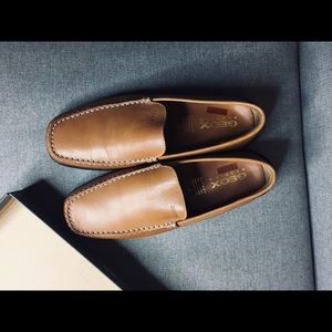 NEW Geox brown loafers